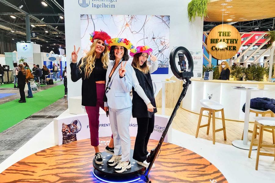 Présentation du photobooth 360° MOUVENA pour les événements d’entreprise à La Rochelle